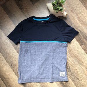 Kids Old Navy T-Shirt (Size 6-7)